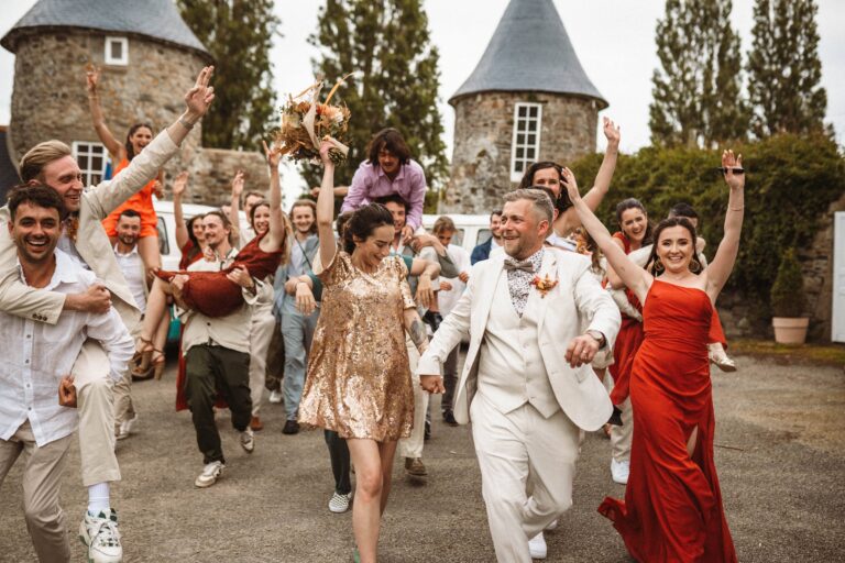 Amis faisant la fête