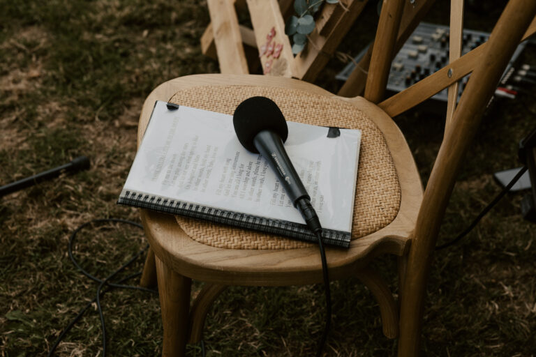 discours témoin cérémonie laïque micro