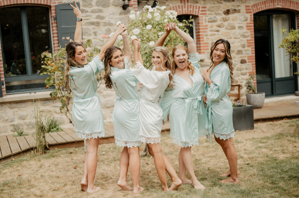 Préparatif entre amies mariage